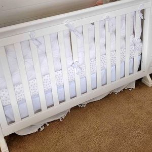 Crib -skirt , not great picture ( but great condition)